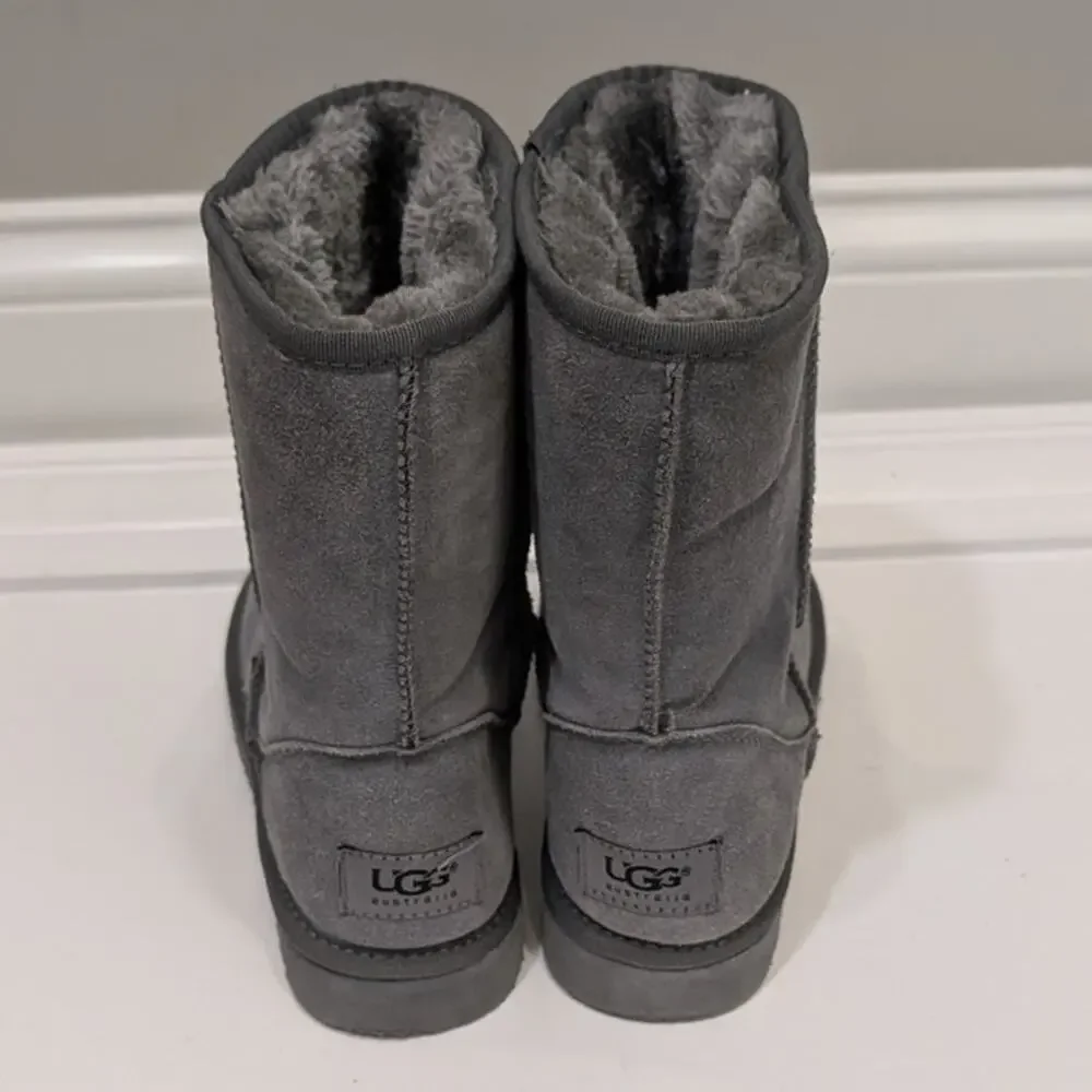 UGG Australia Classic Short II Grey Suede EUC Versatile Cozy Lounge - Size 8